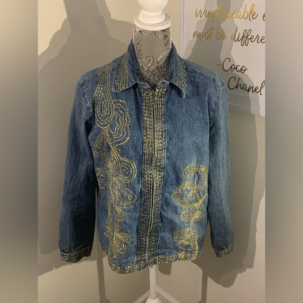 gorgeous Chico’s zip up jean jacket